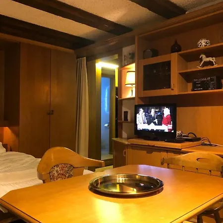 Clubhotel アパート